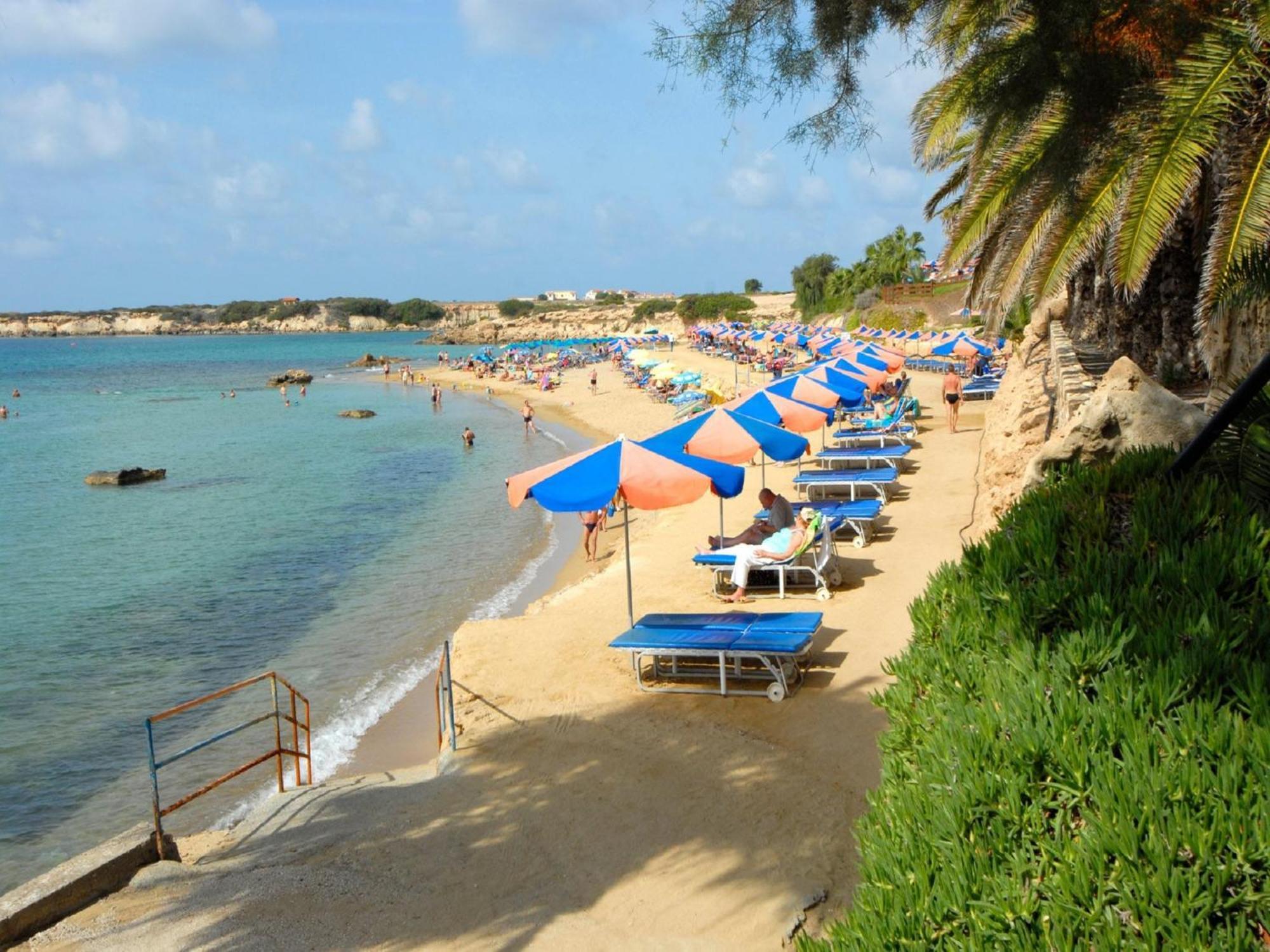 Villa Coralia Gardens 1km From Coral Bay Beach Exterior foto